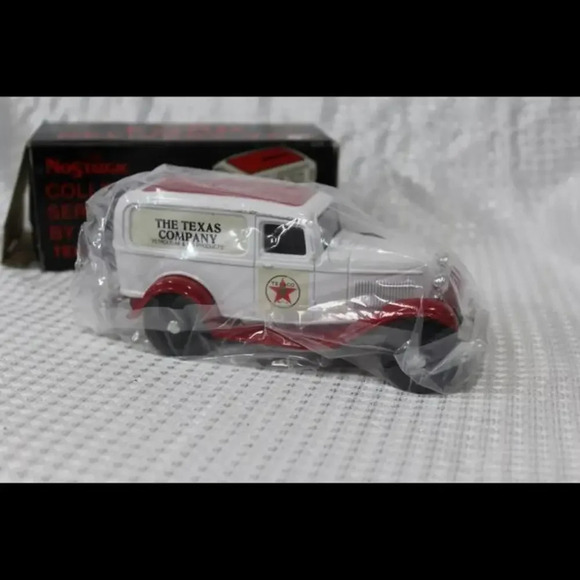 TEXACO 1932 DIE CAST METAL FORD DELIVERY VAN BANK BY ERTLE CO. - Picture 9 of 12